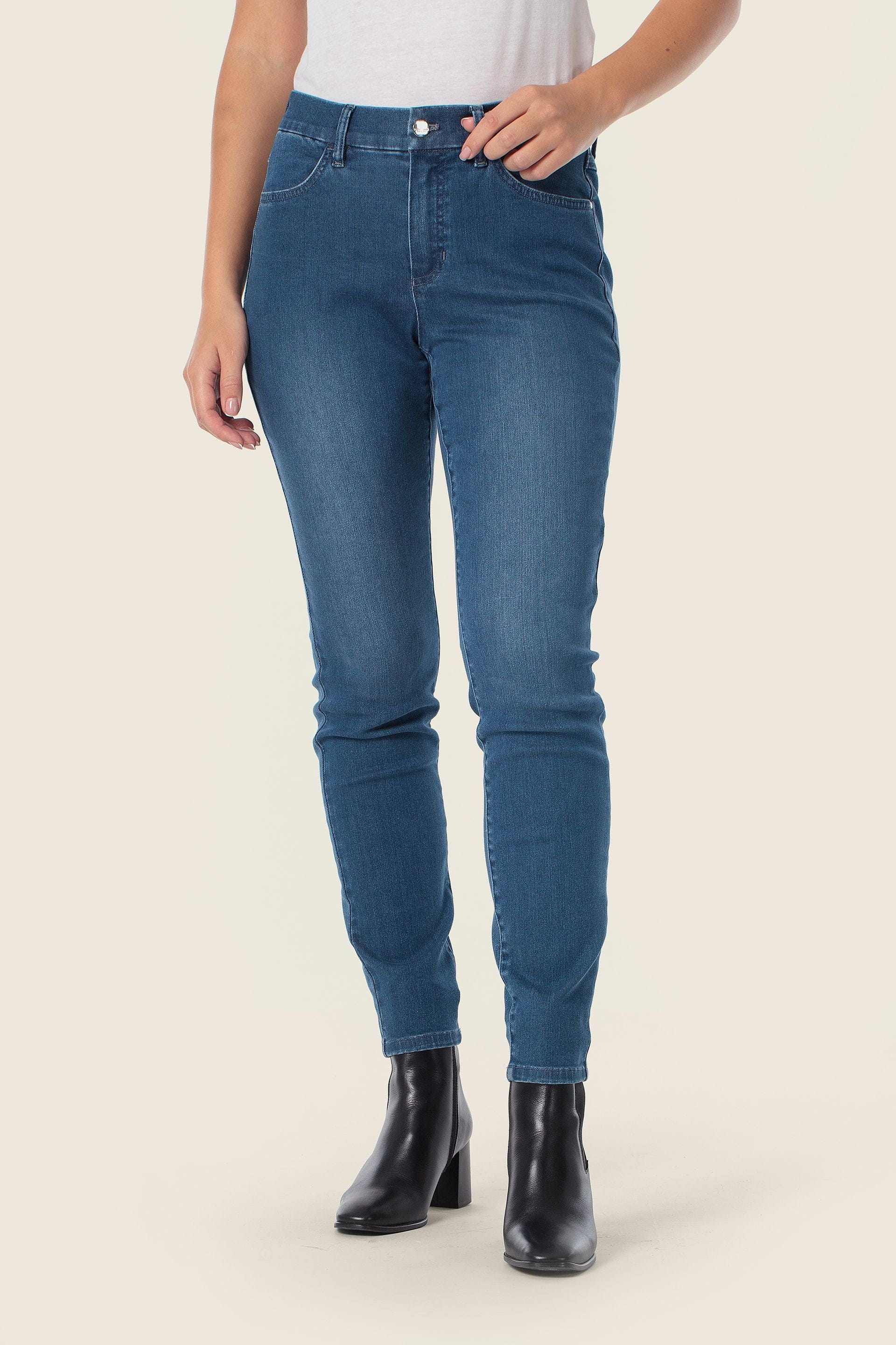 Eng anliegende Jeans mit elastischem Bund
