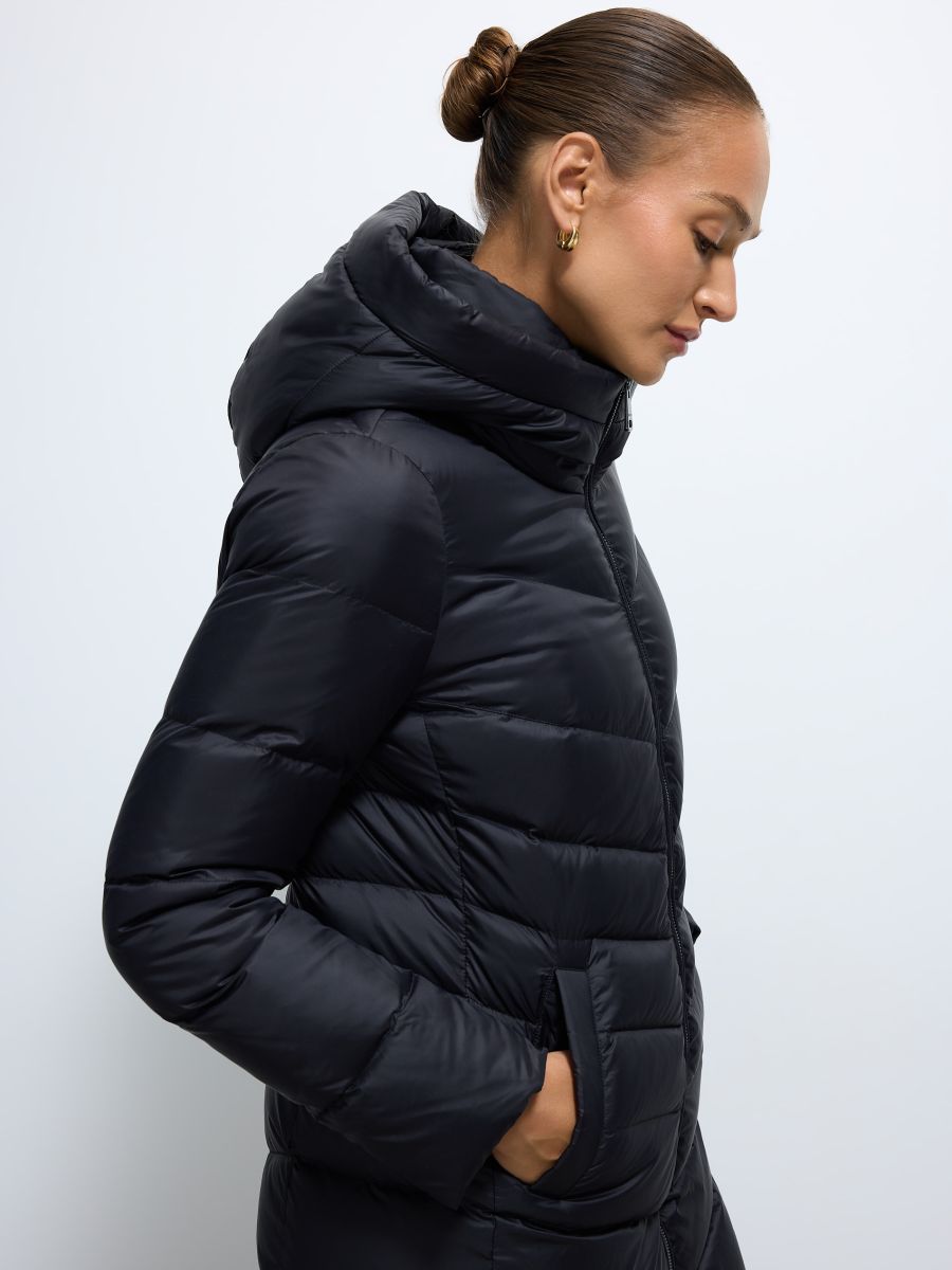 Pikowany płaszcz z naturalnym puchem