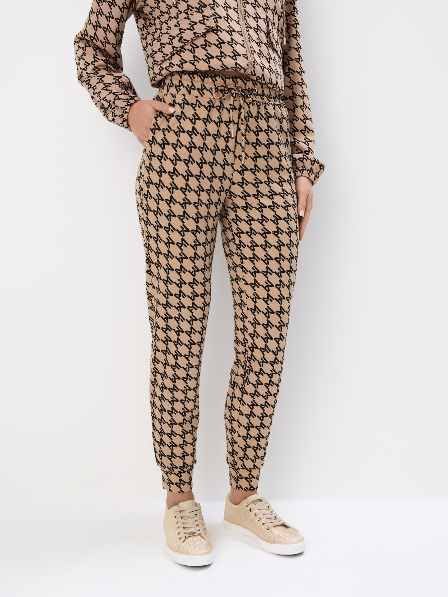 Dresowe joggery w monogram