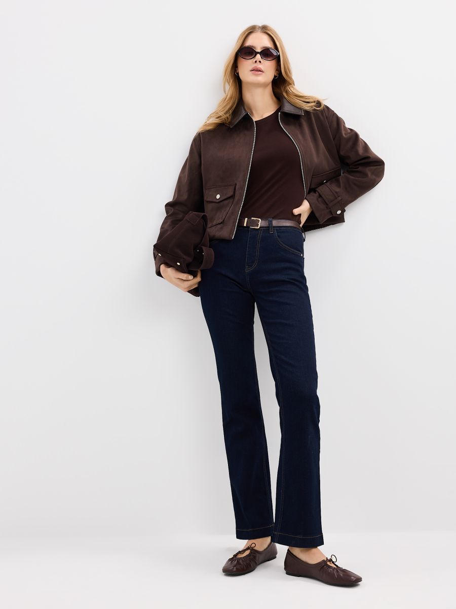 Jeansy bootcut z paskiem