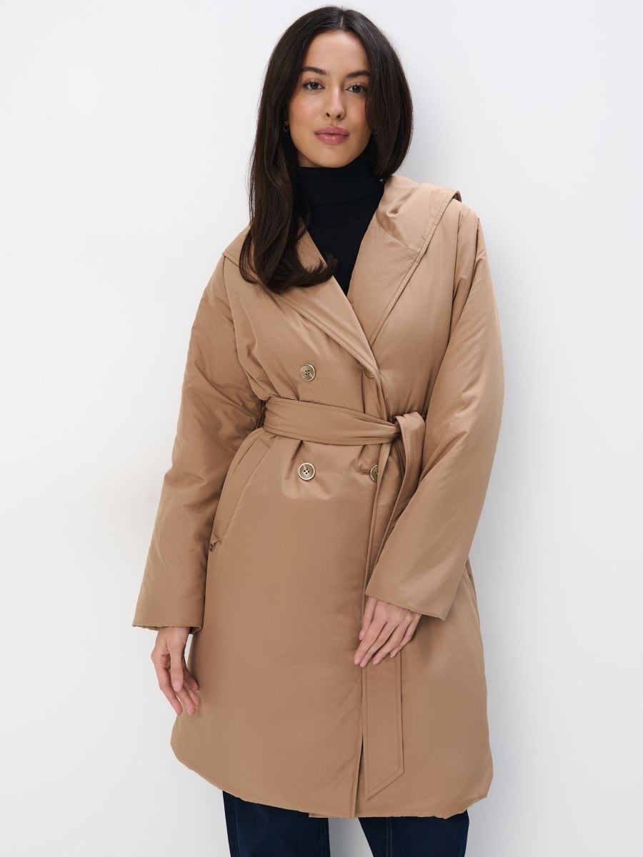 Czarny płaszcz z kapturem