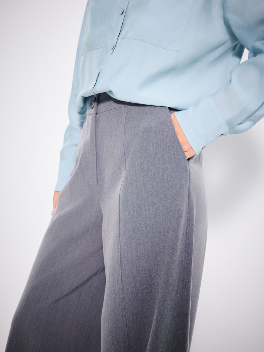 Szare spodnie z szeroką nogawką