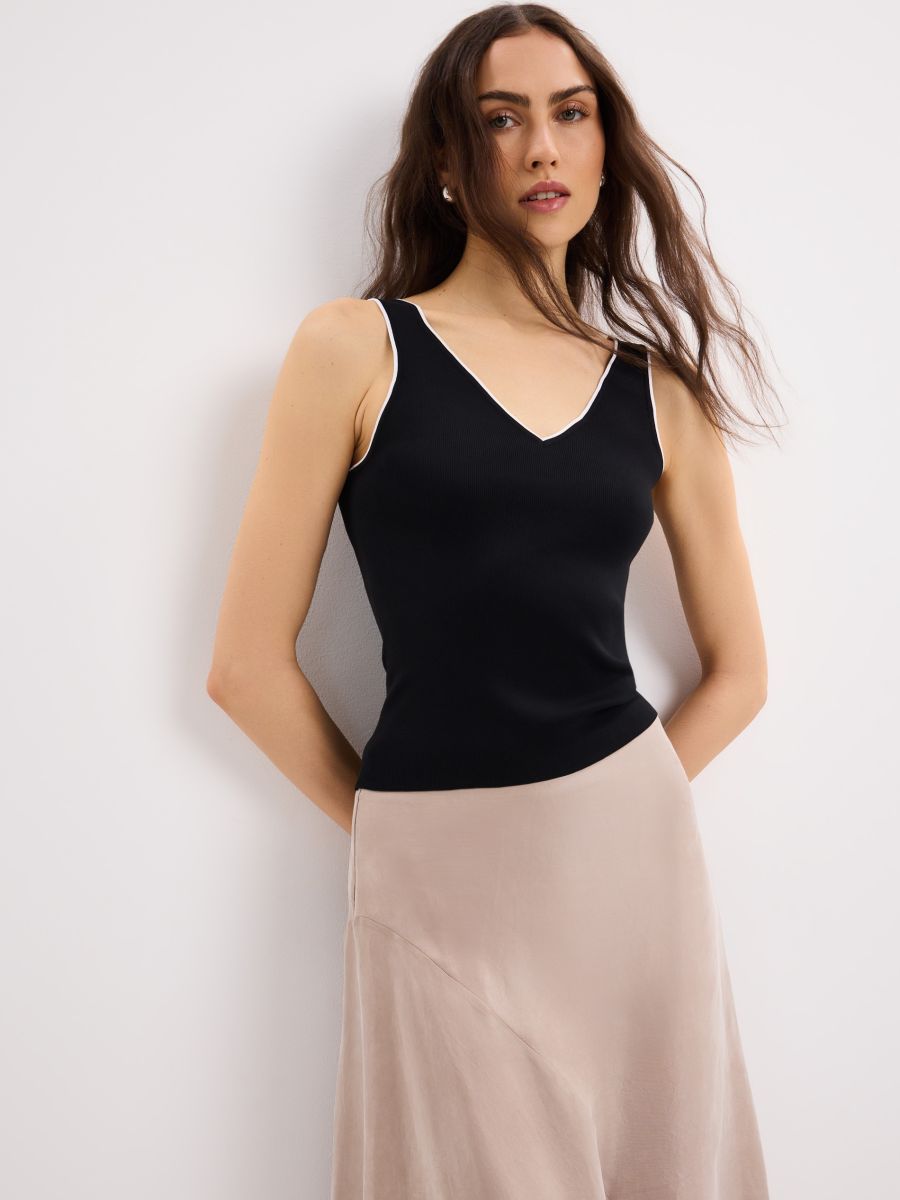 Dopasowany czarny top