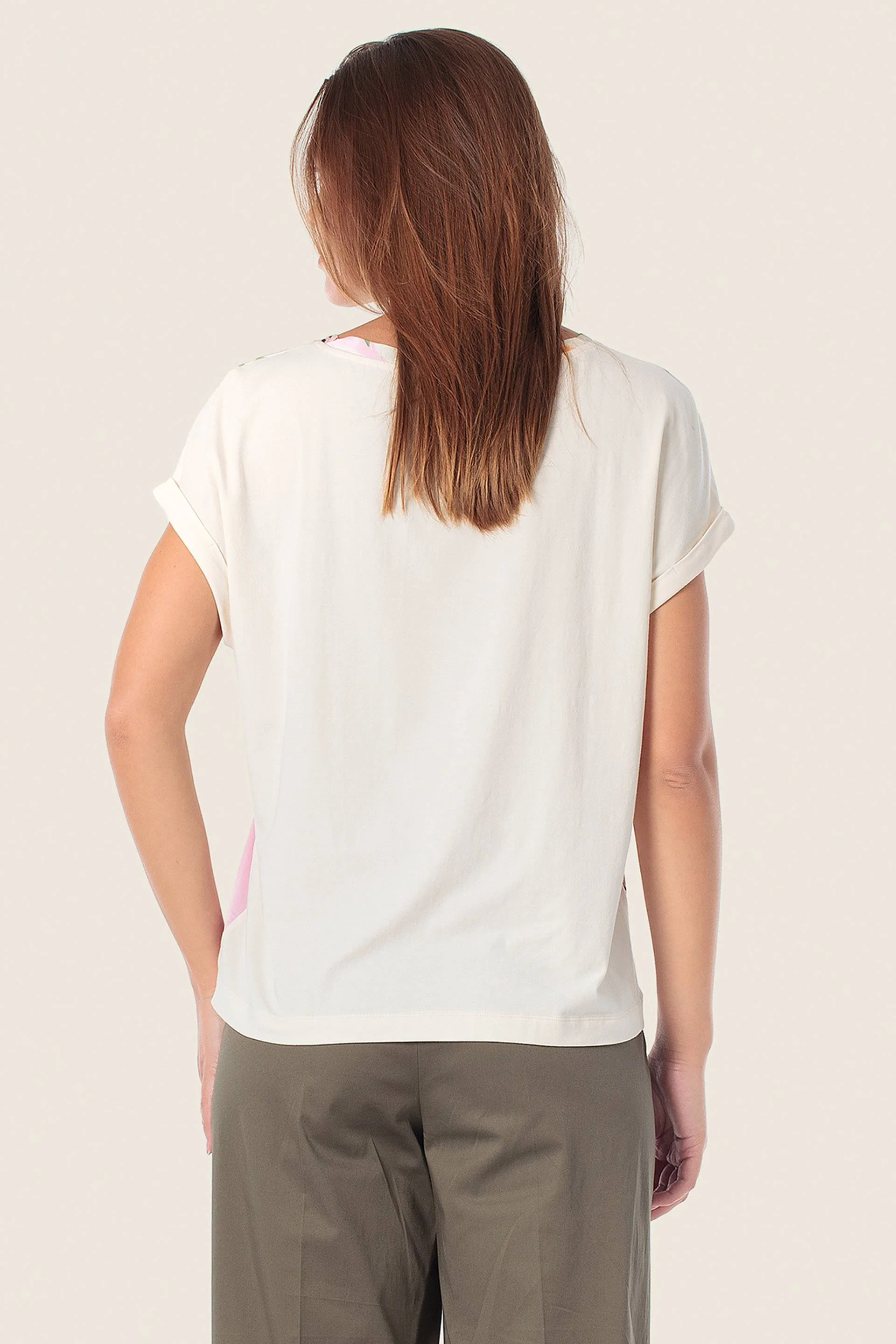 T-Shirt mit abstraktem Muster in Frühlingsfarben