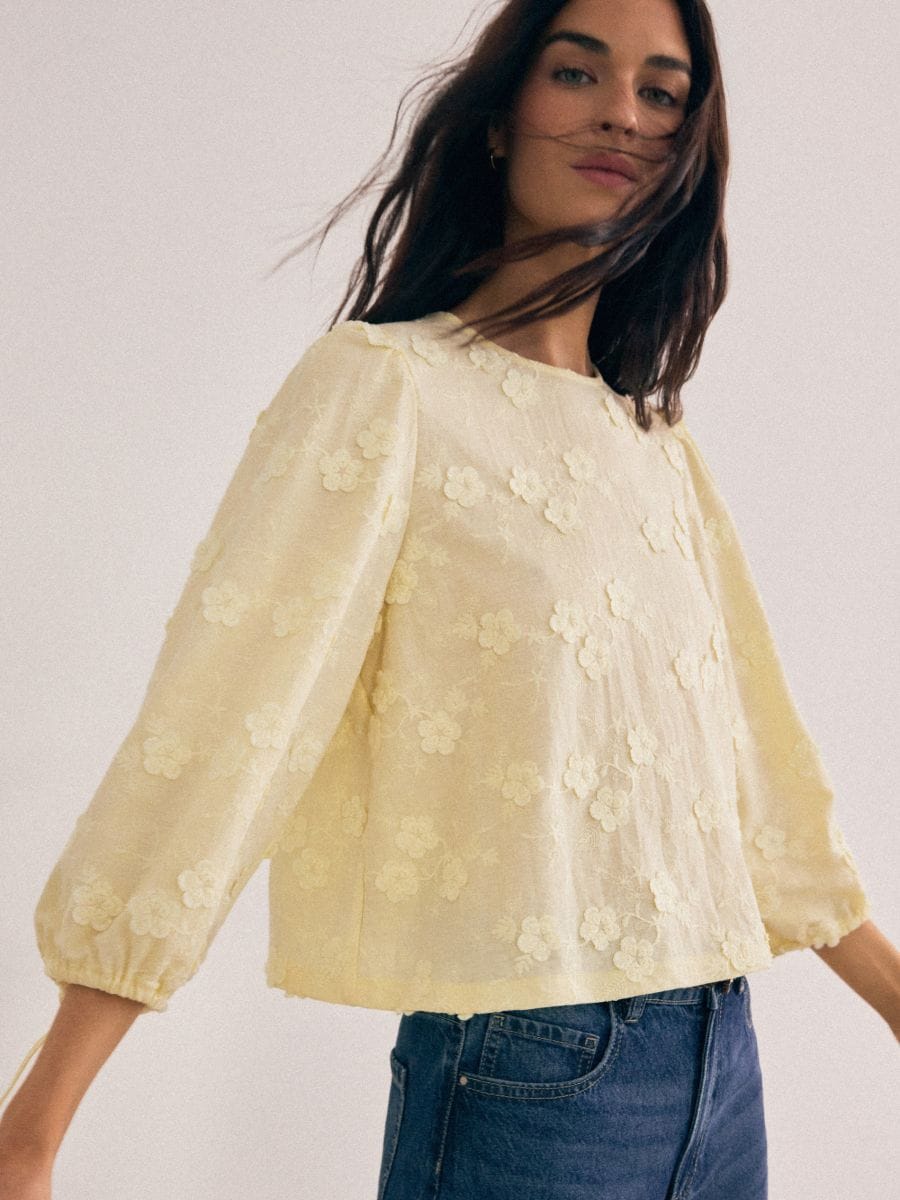 Czekoladowa bluzka z haftem 3D