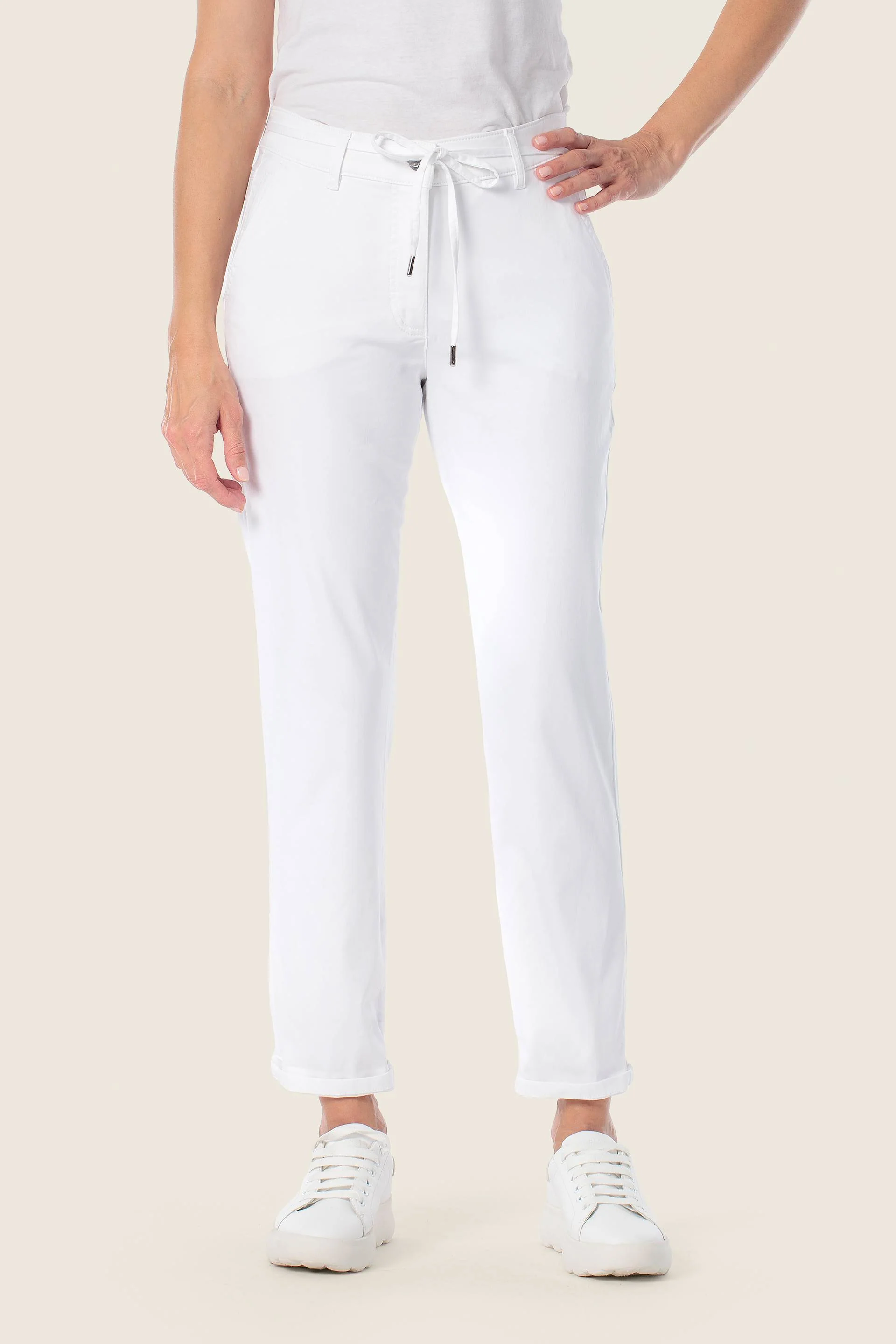 Leichte Stoffhose mit Bindegürtel