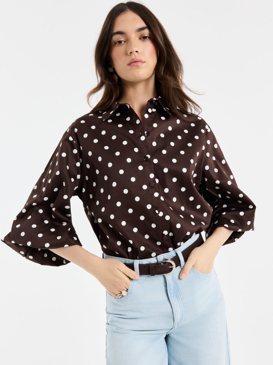 Brązowa koszula z bufiastymi rękawami
