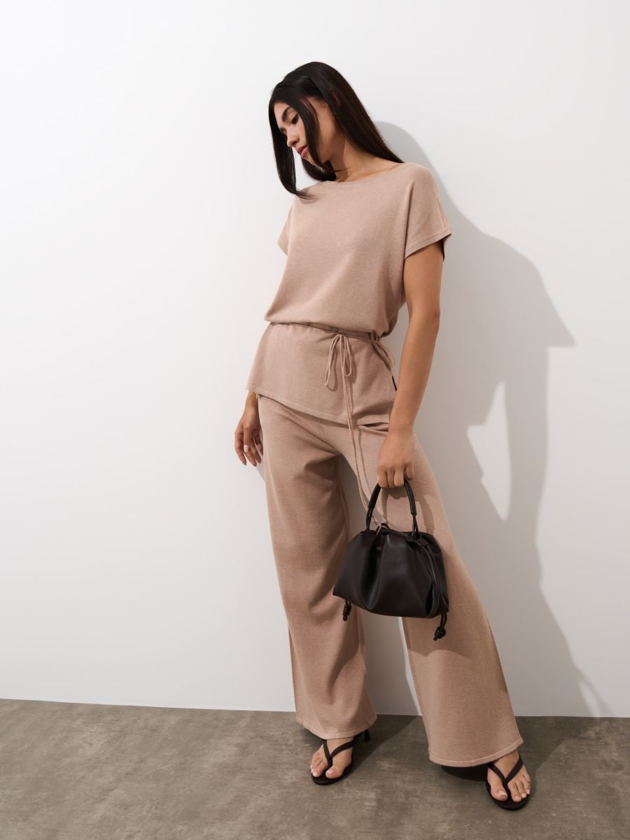 Czarna bluzka z wiązaniem