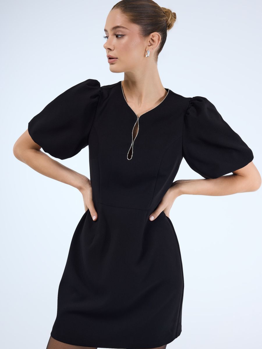 Zielona sukienka mini z bufiastymi rękawami