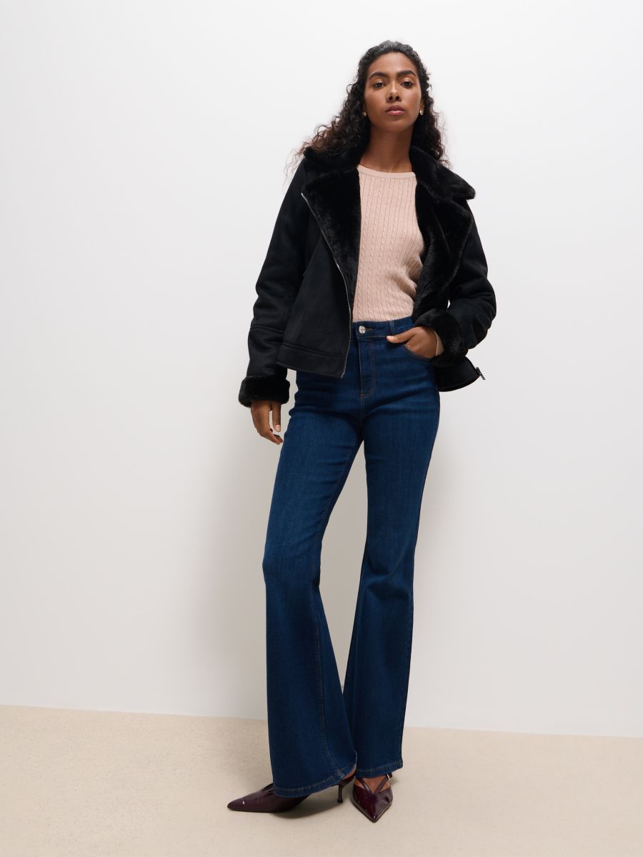 Czarna kurtka z futerkiem