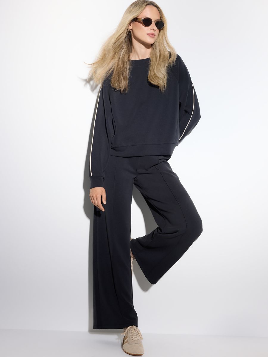 Czarna bluza z modalem