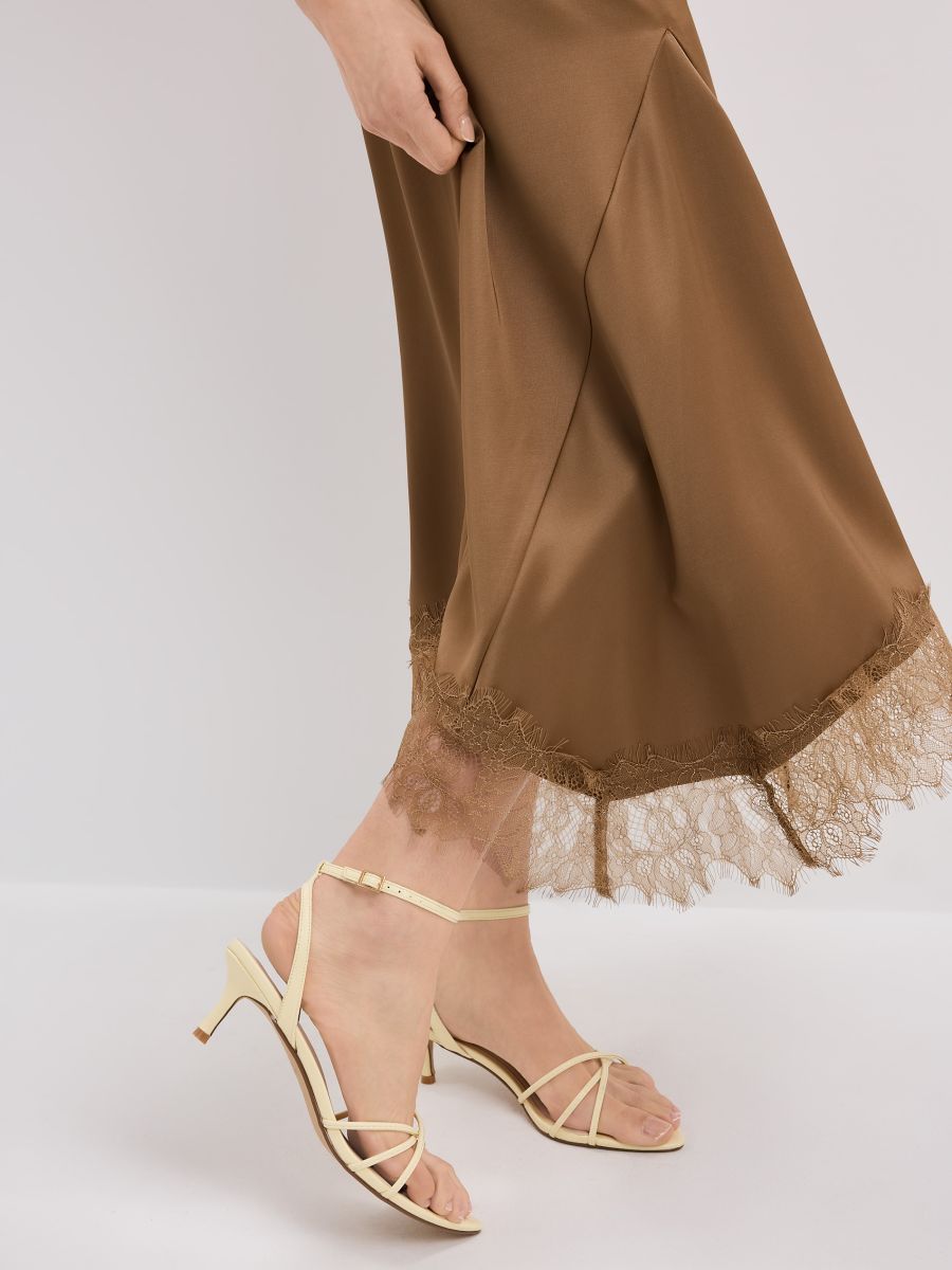 Satynowa spódnica midi