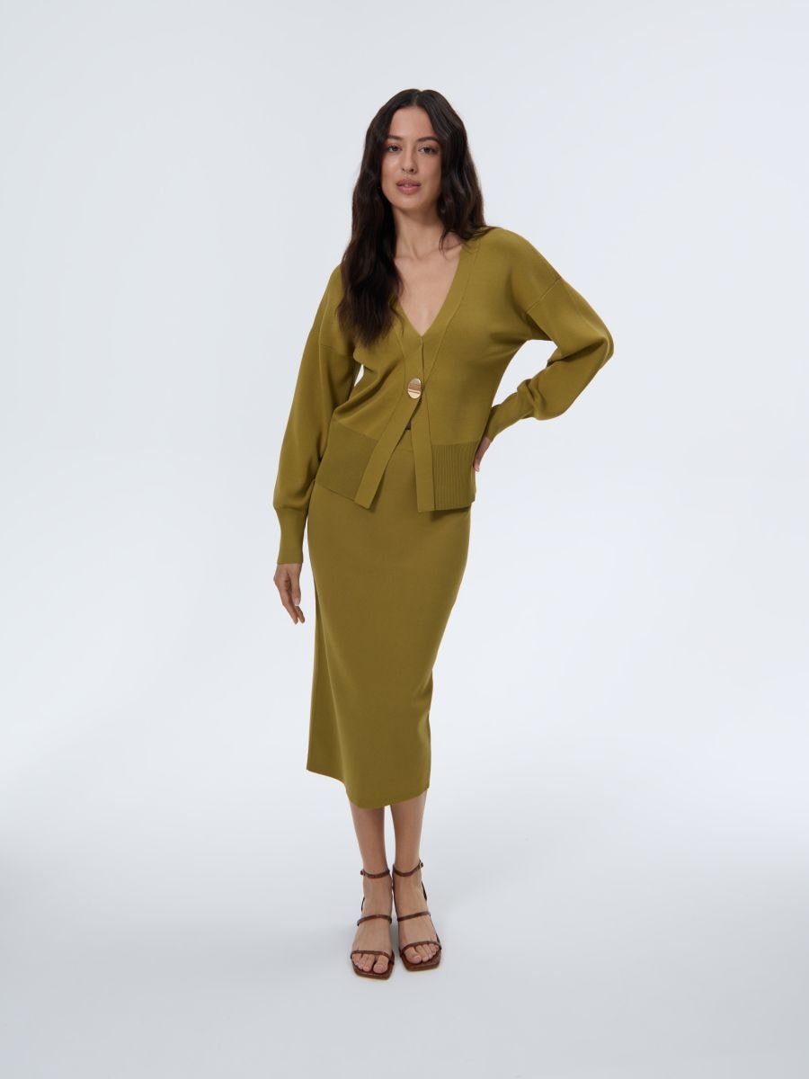 Kardigan z ozdobnym guzikiem