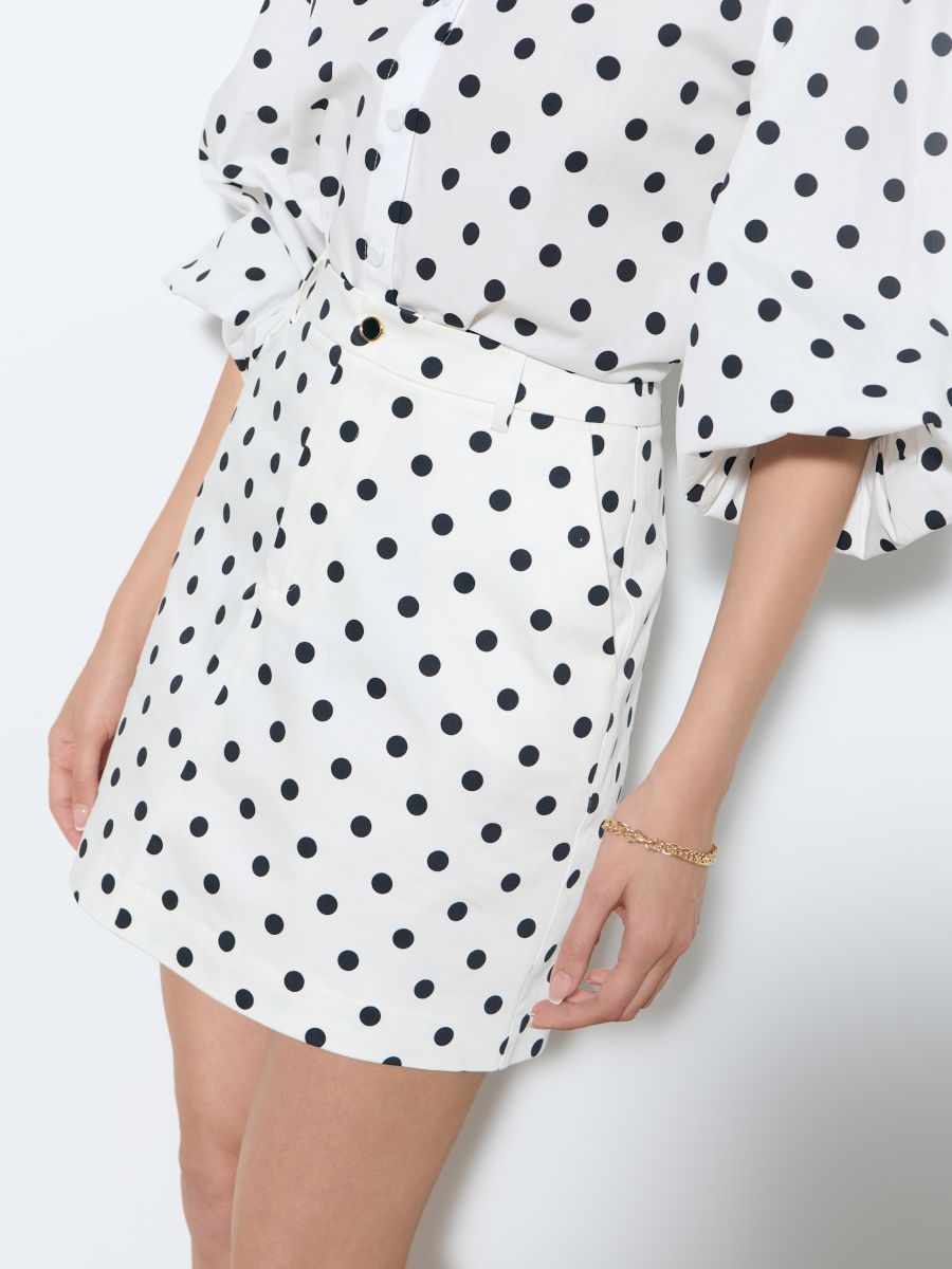 Spódnica mini w groszki