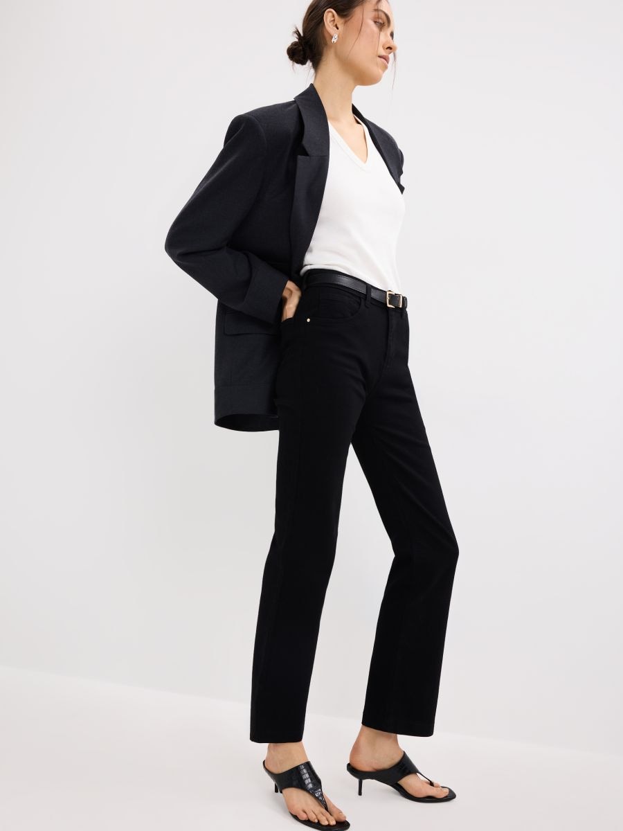 Jeansy bootcut z paskiem