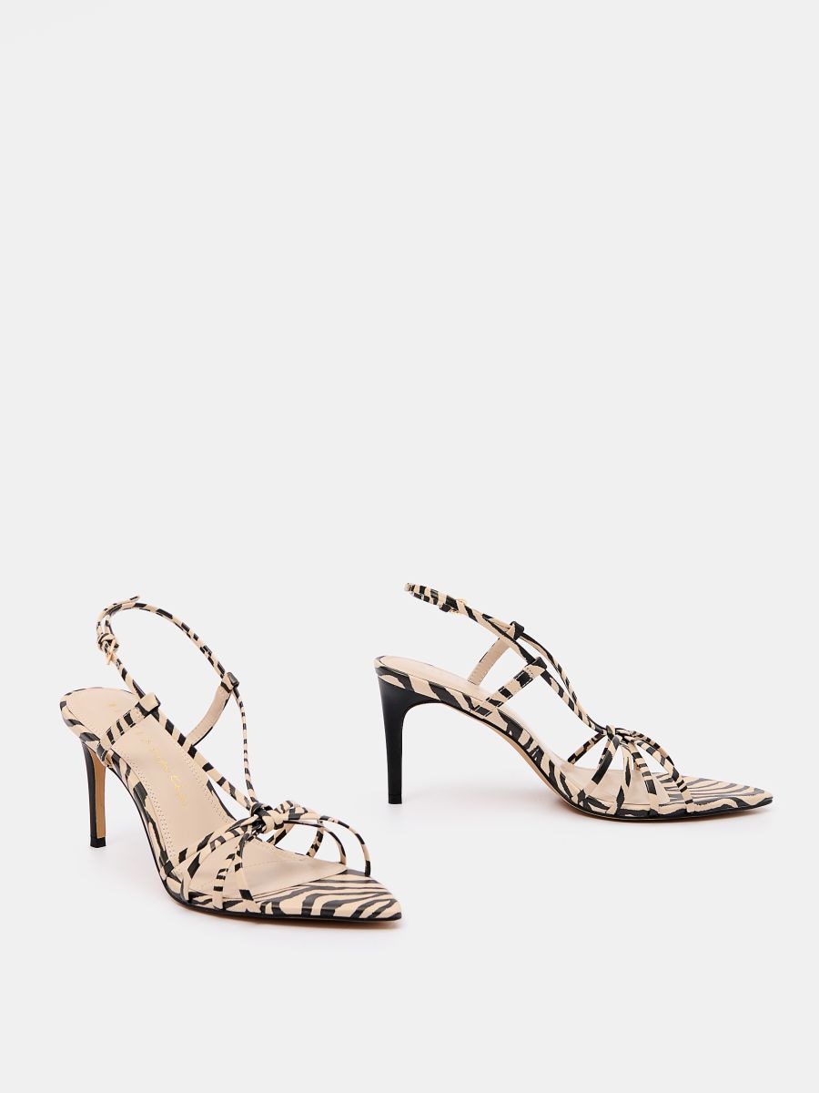 Wzorzyste sandały na szpilce