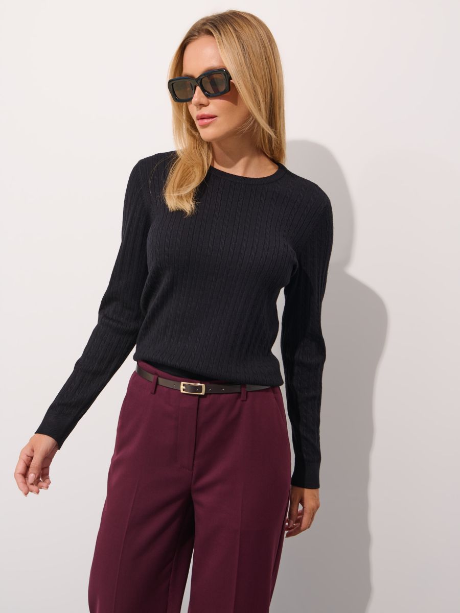 Kremowy sweter basic z wiskozą