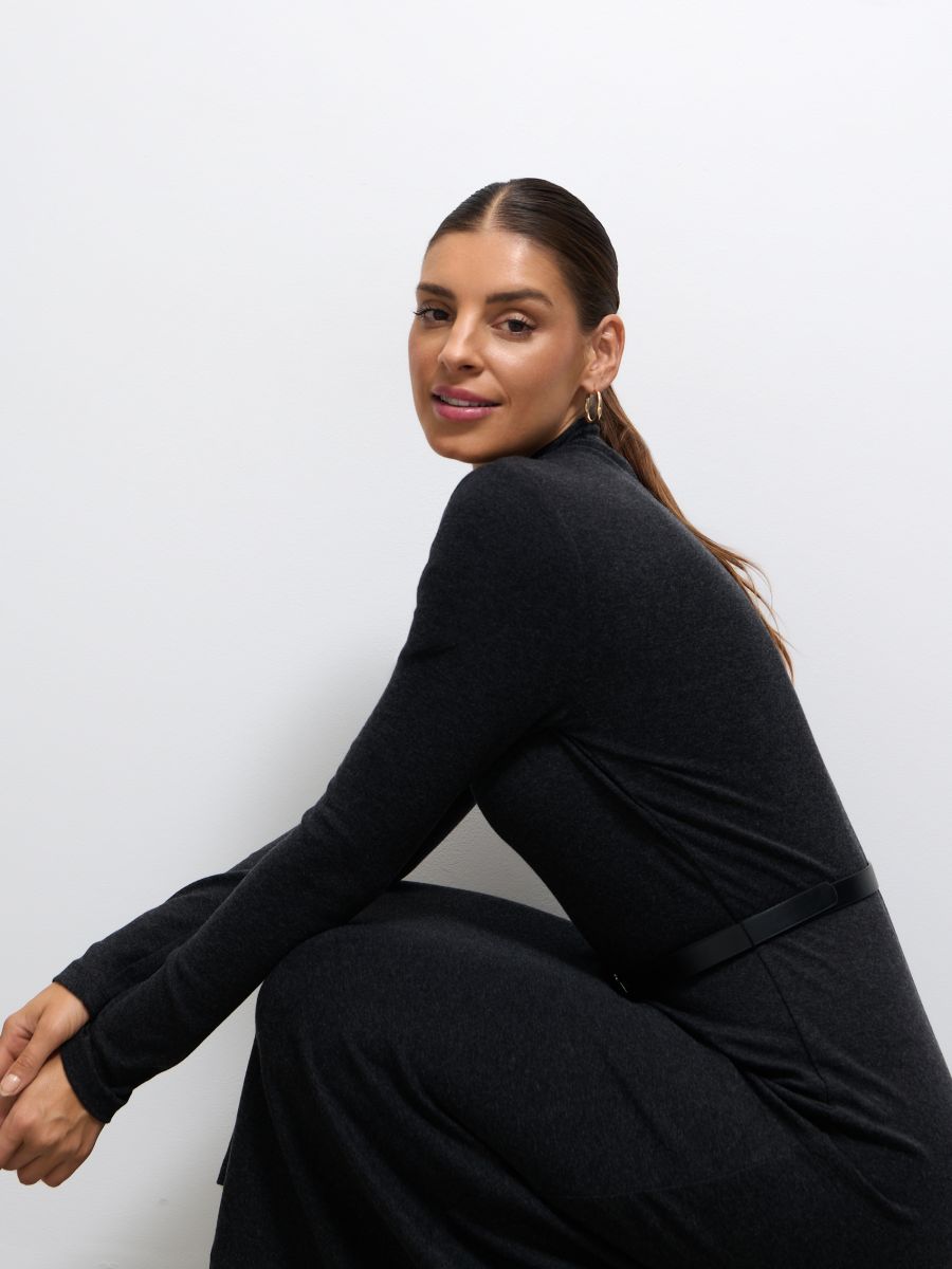 Dzianinowa sukienka midi