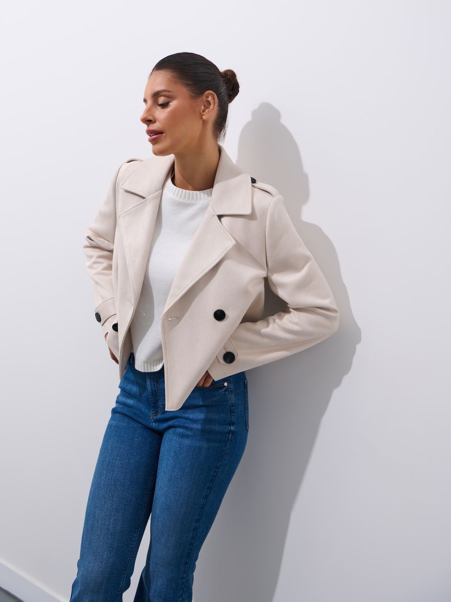 Krótki czarny trencz