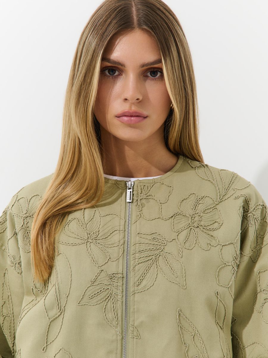 Bawełniana różowa kurtka z haftem