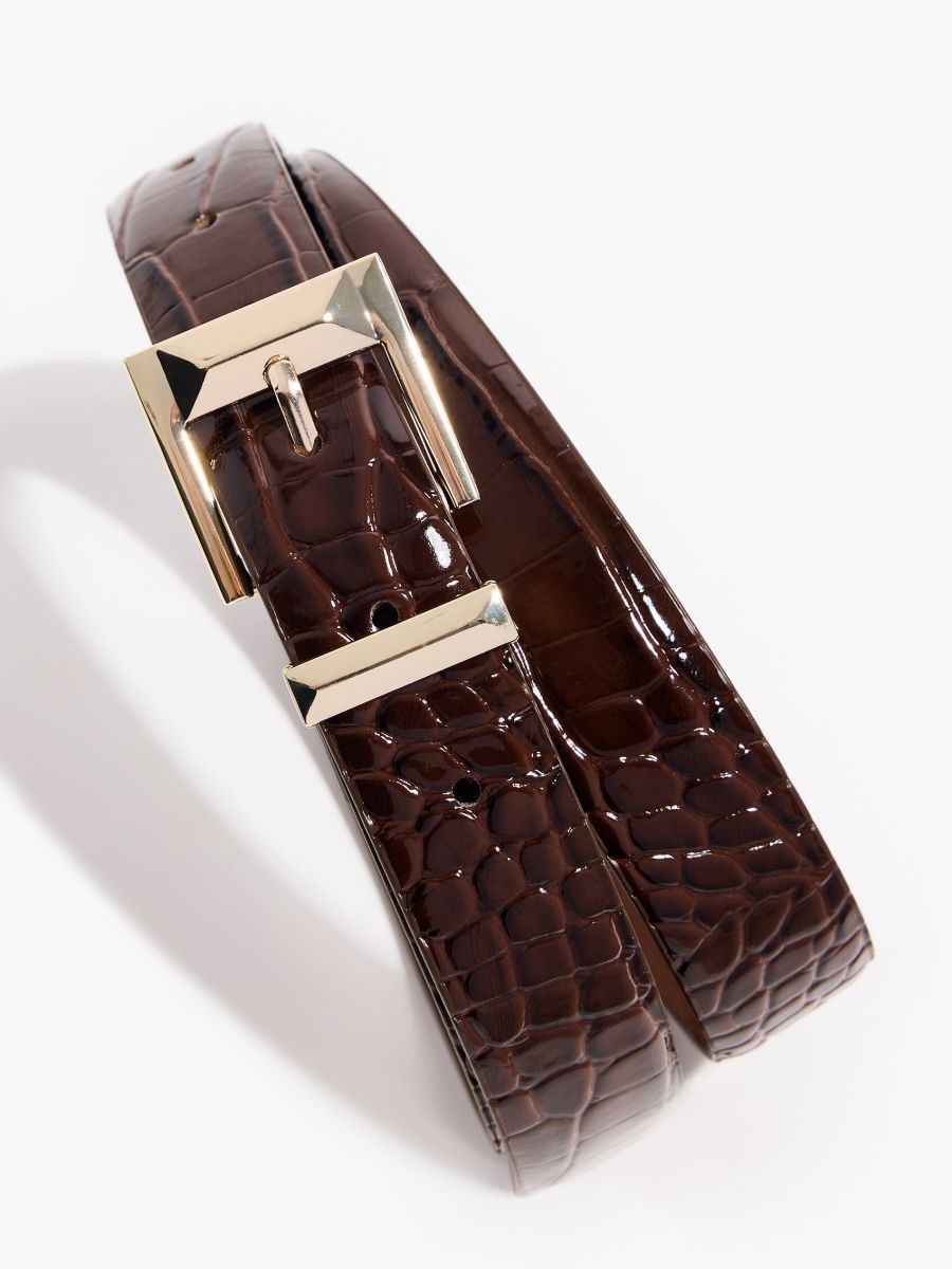 Brązowy pasek z klamrą