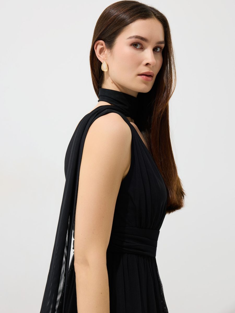 Czarna sukienka maxi z szalem