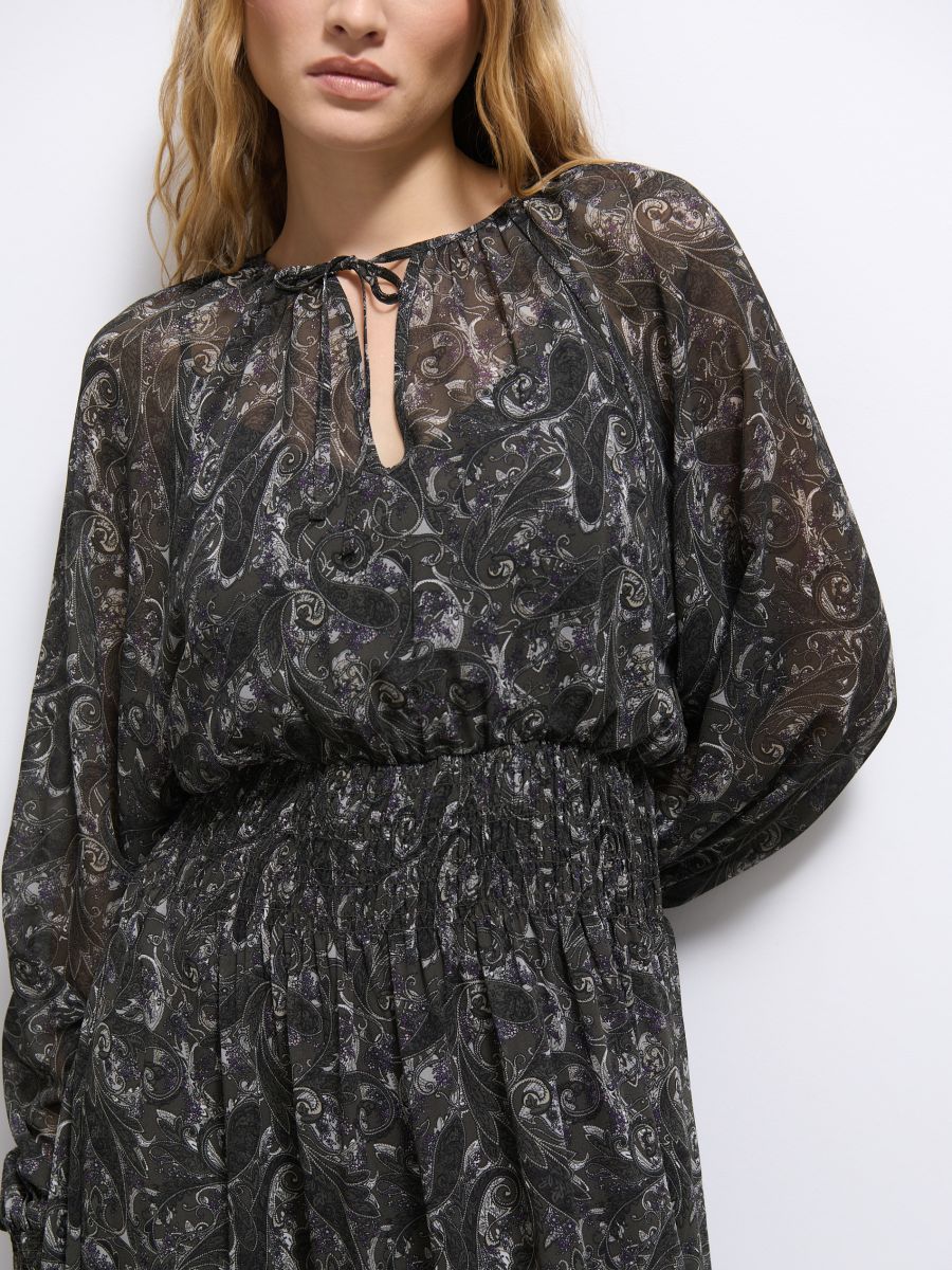 Szyfonowa sukienka maxi we wzory