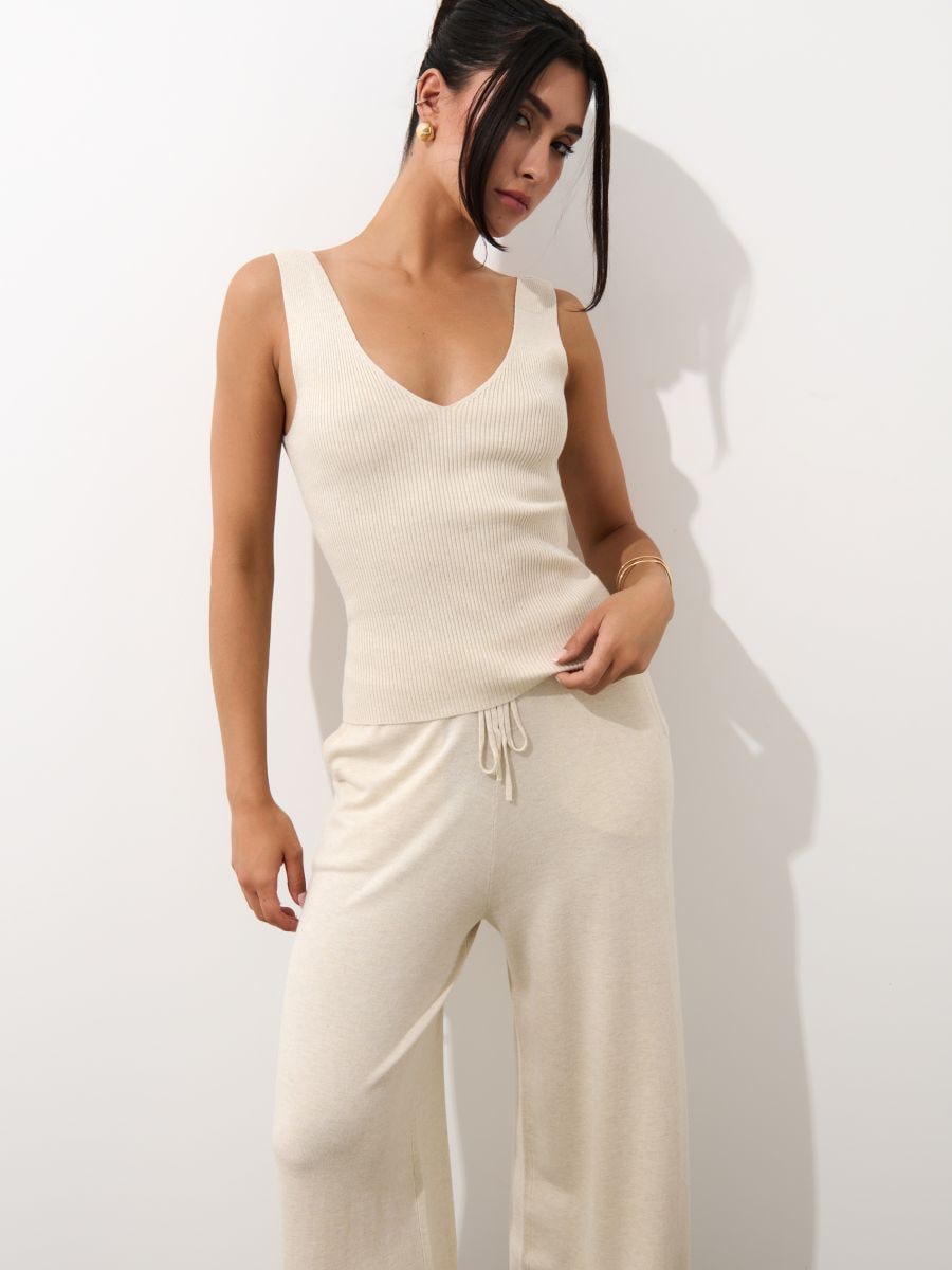 Prążkowany czarny top