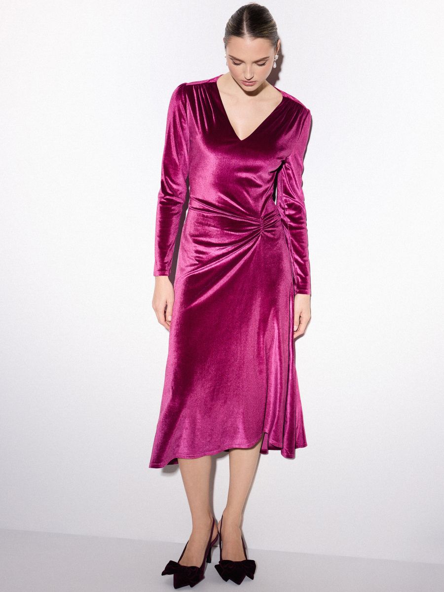 Welurowa sukienka midi