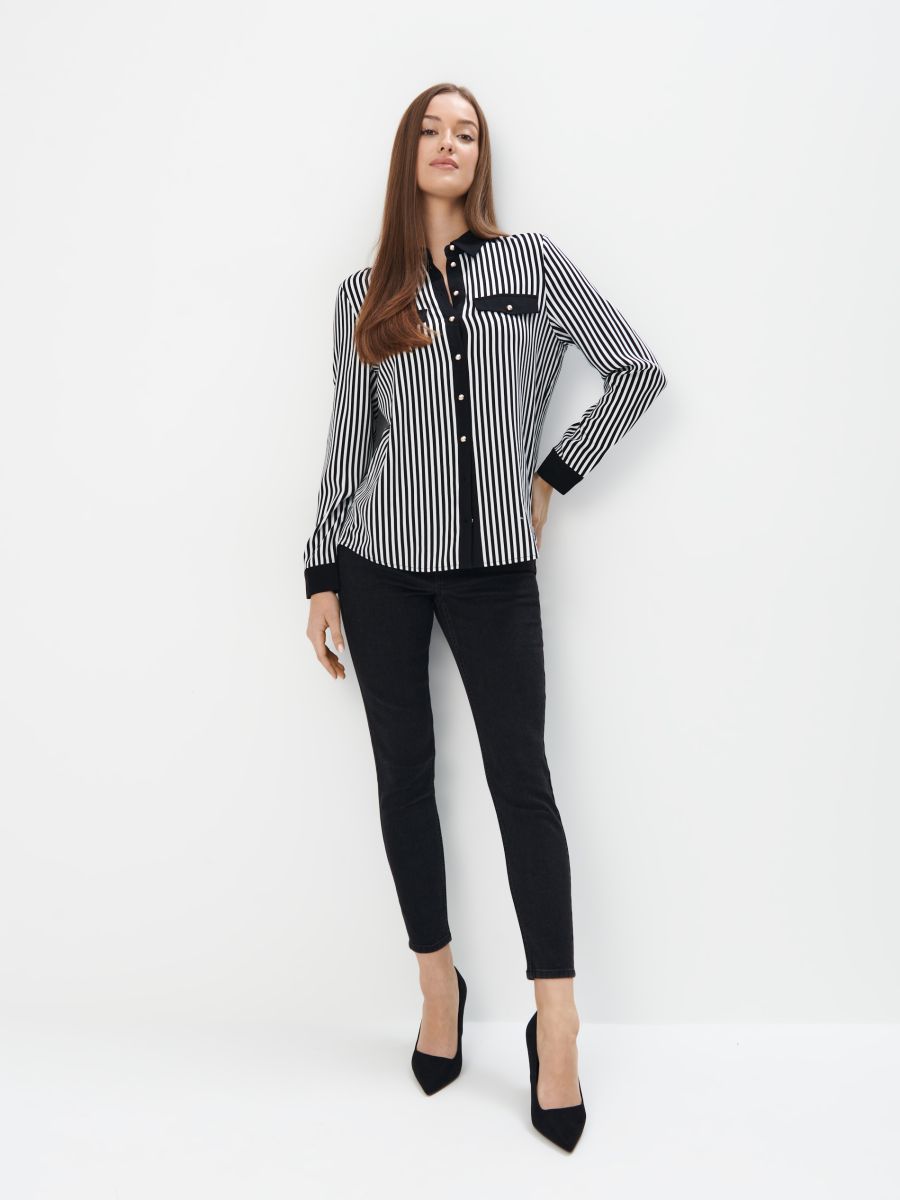 Czarno-biała koszula z wiskozy