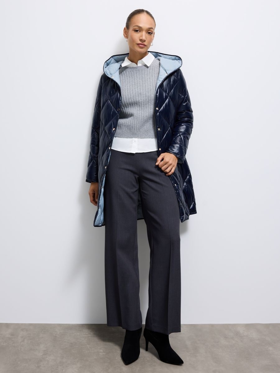 Pikowany granatowy płaszcz