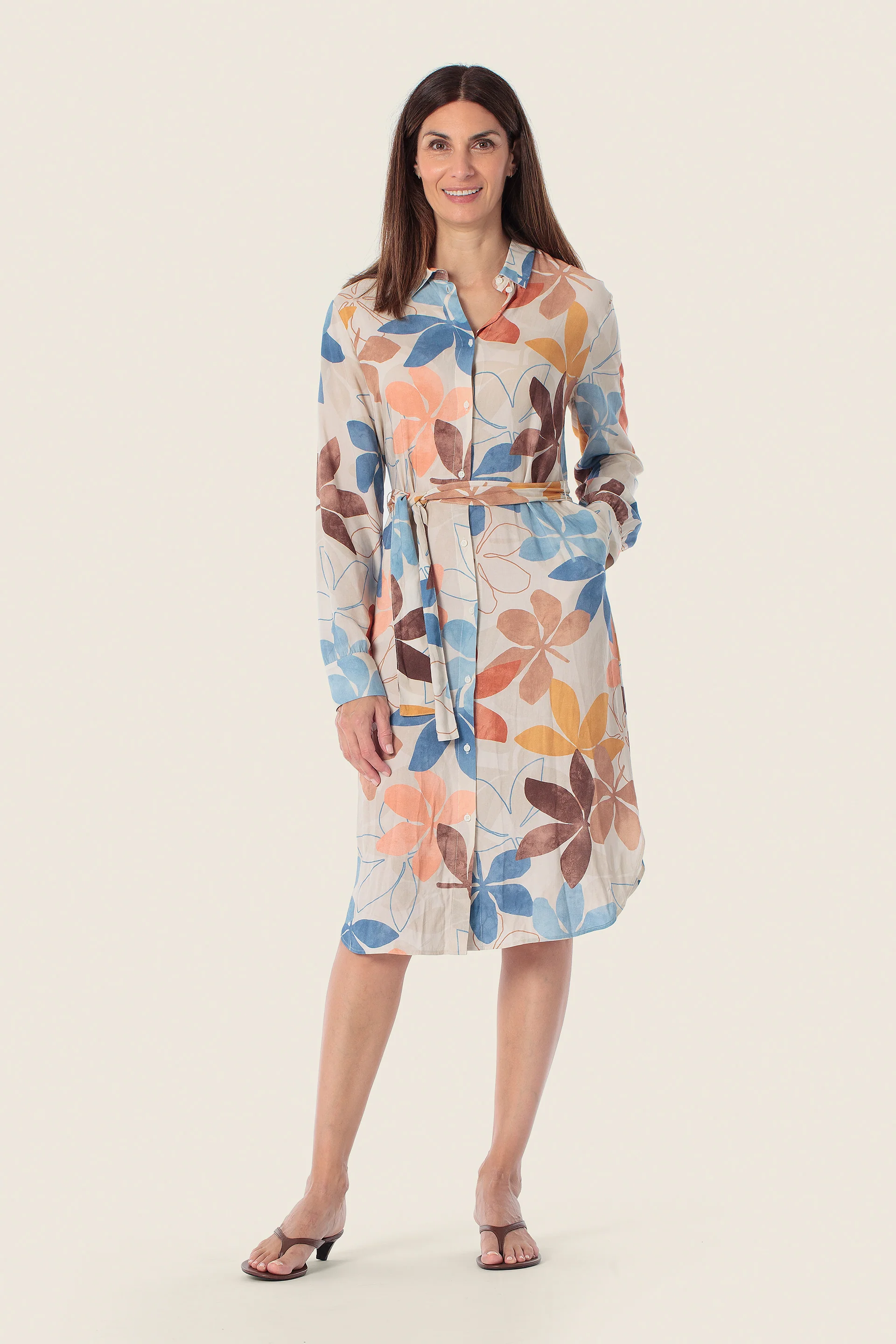 Hemdblusenkleid aus bedruckter Viskose mit Gürtel