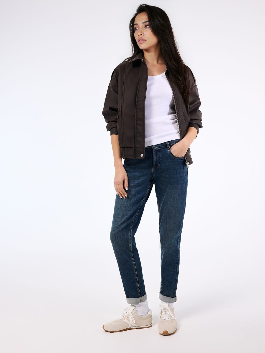 Biały dopasowany top