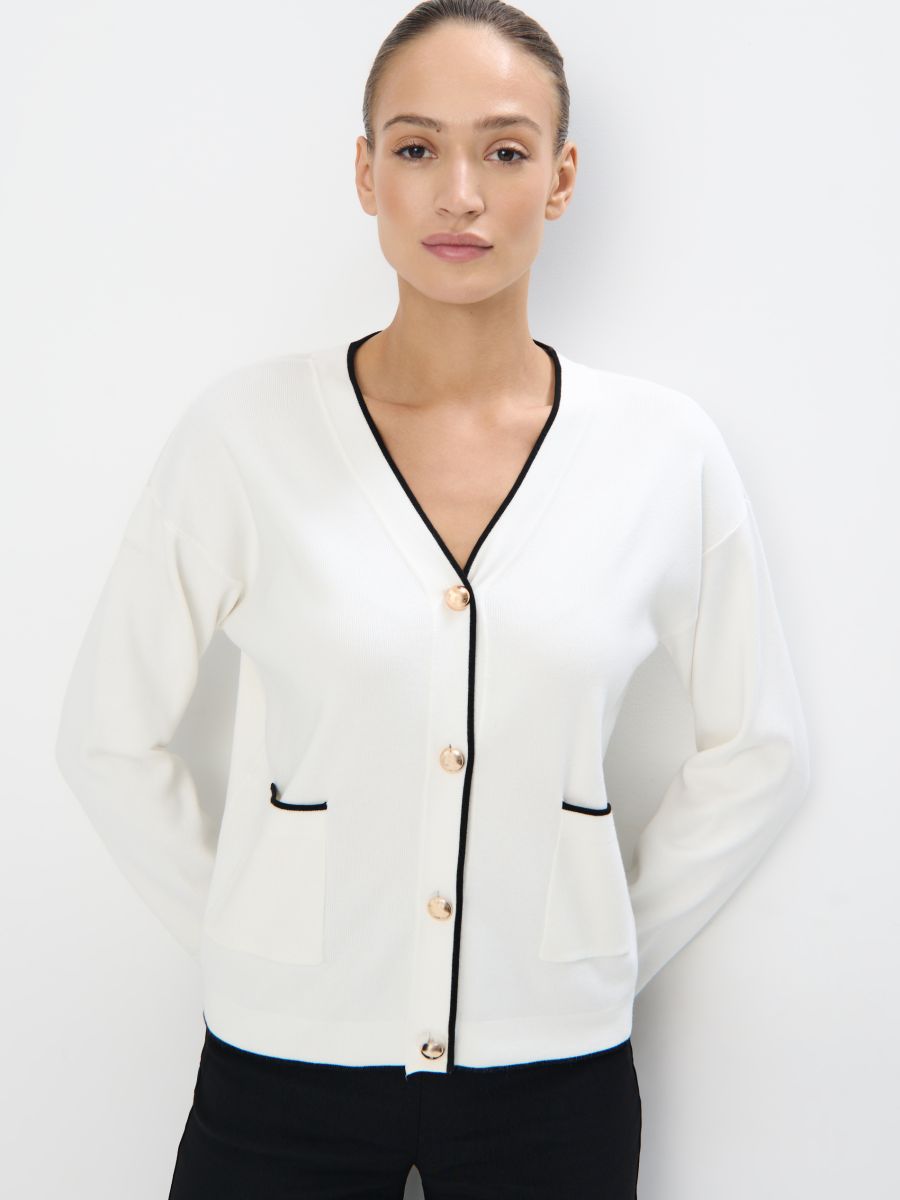 Kardigan z ozdobnymi guzikami