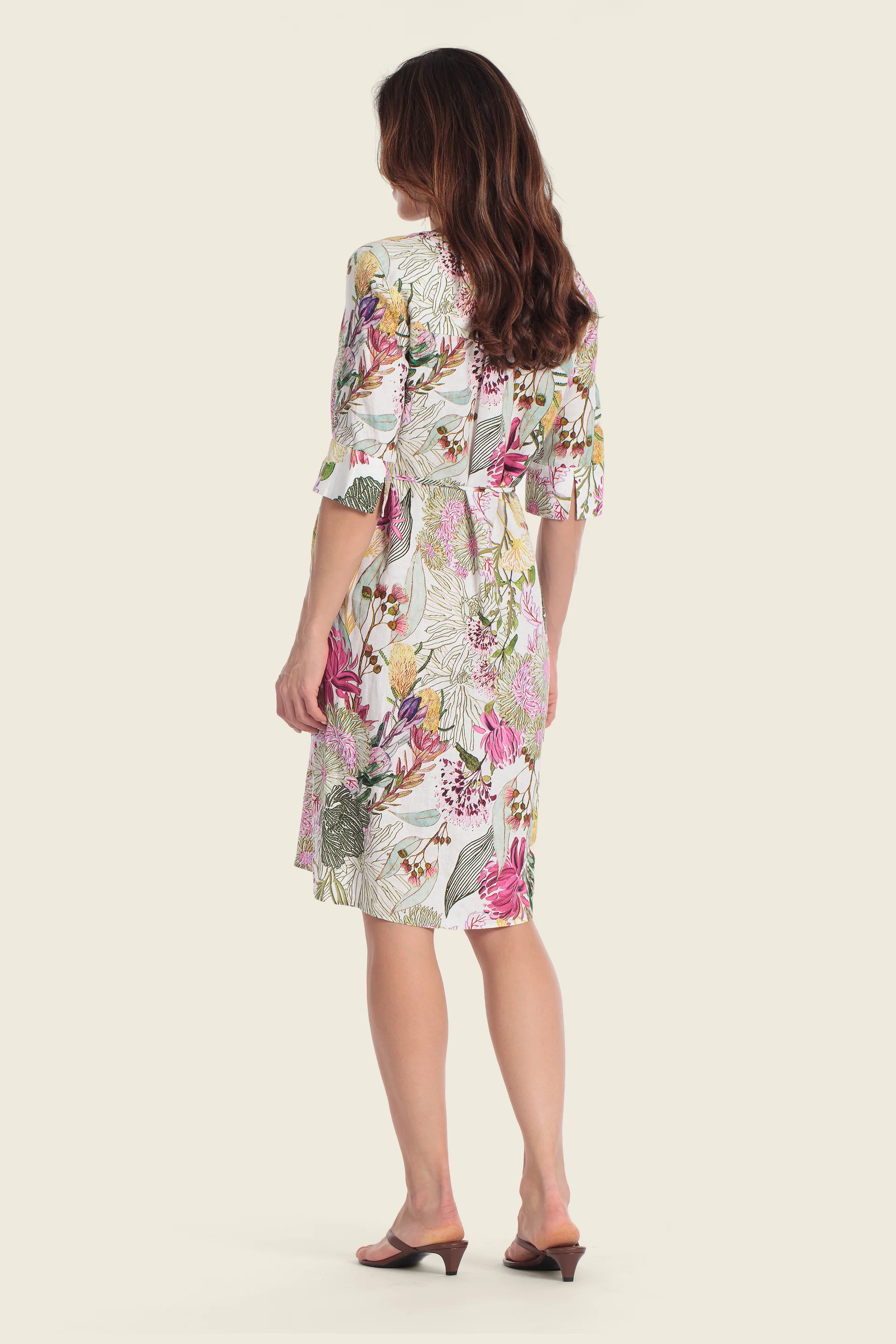 Bedrucktes Leinenkleid mit tropischem Blumenmuster