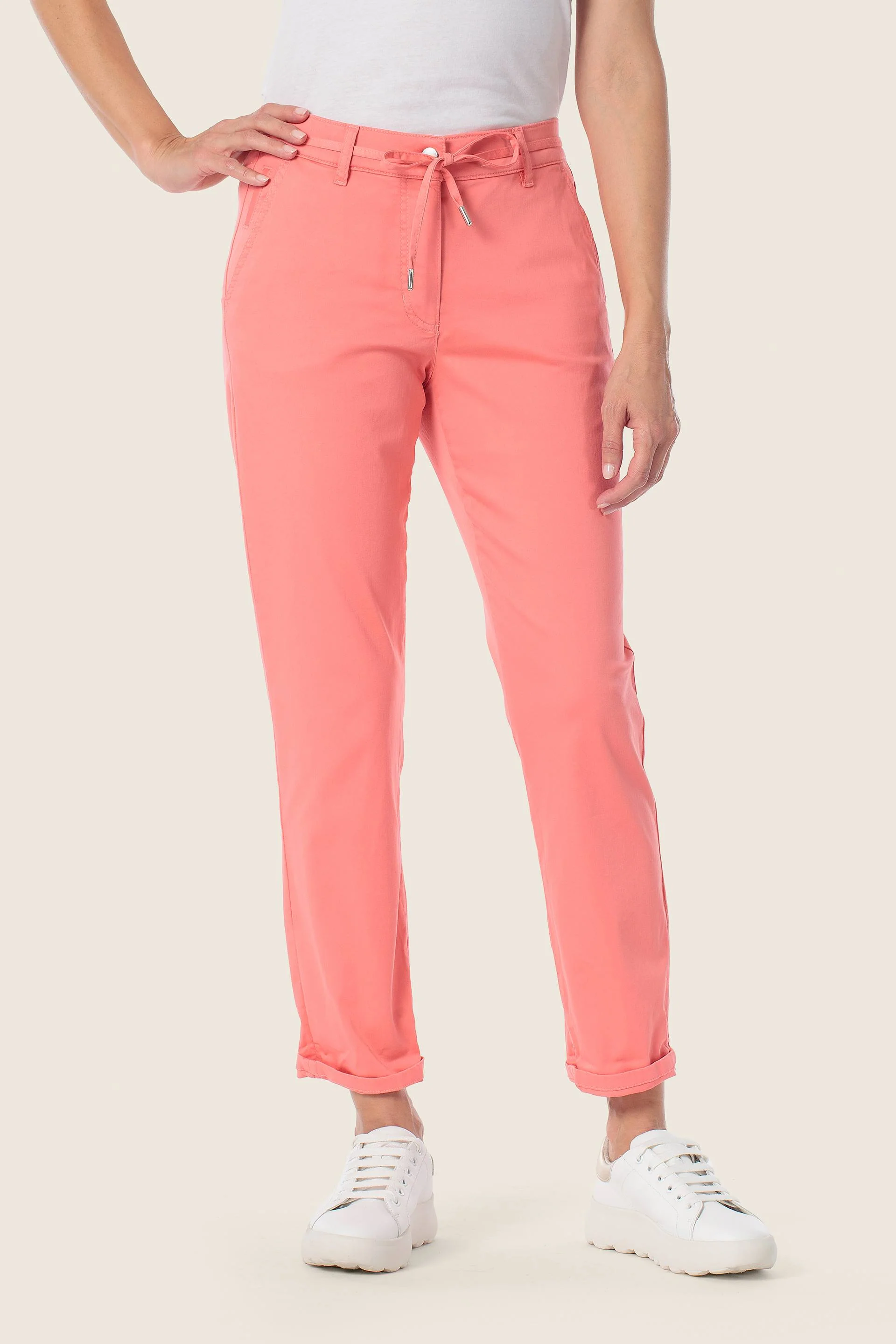 Chino-Hose mit passendem Gürtel