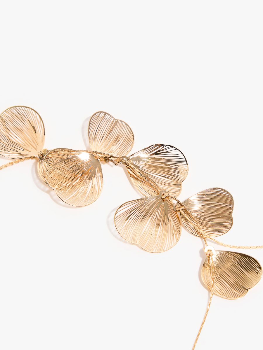 Naszyjnik z ozdobnym elementem