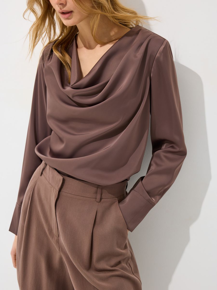 Bluzka z lejącym dekoltem