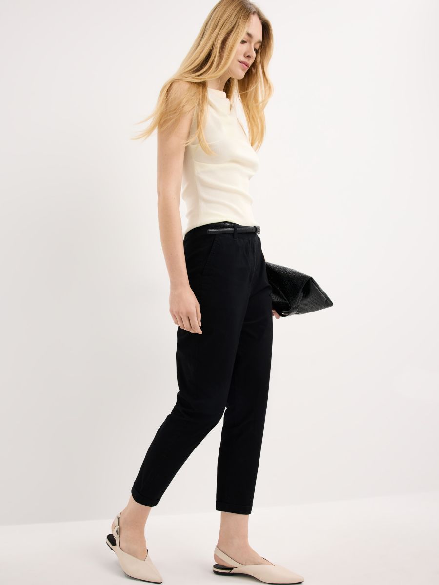 Czarne spodnie chino slim z paskiem