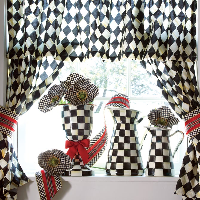 Courtly Check Medium Practical Pitcher