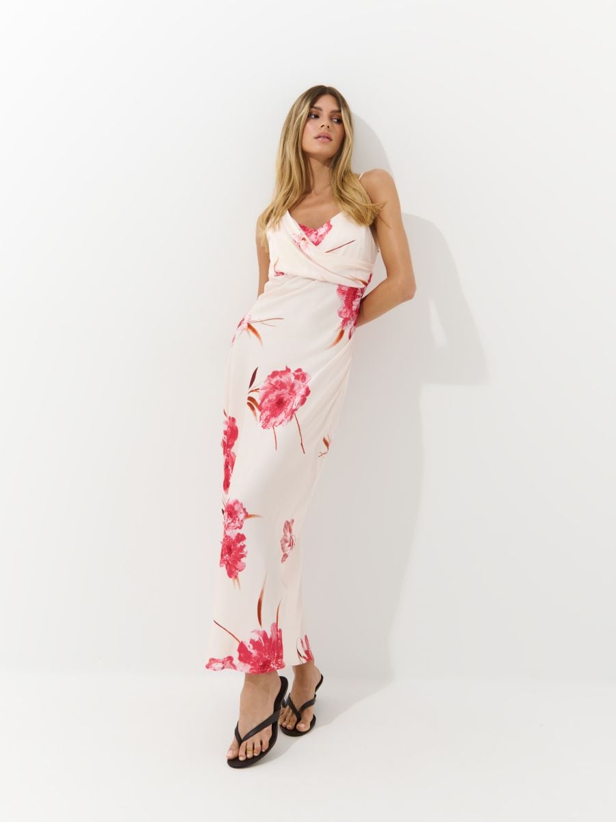 Satynowa sukienka maxi