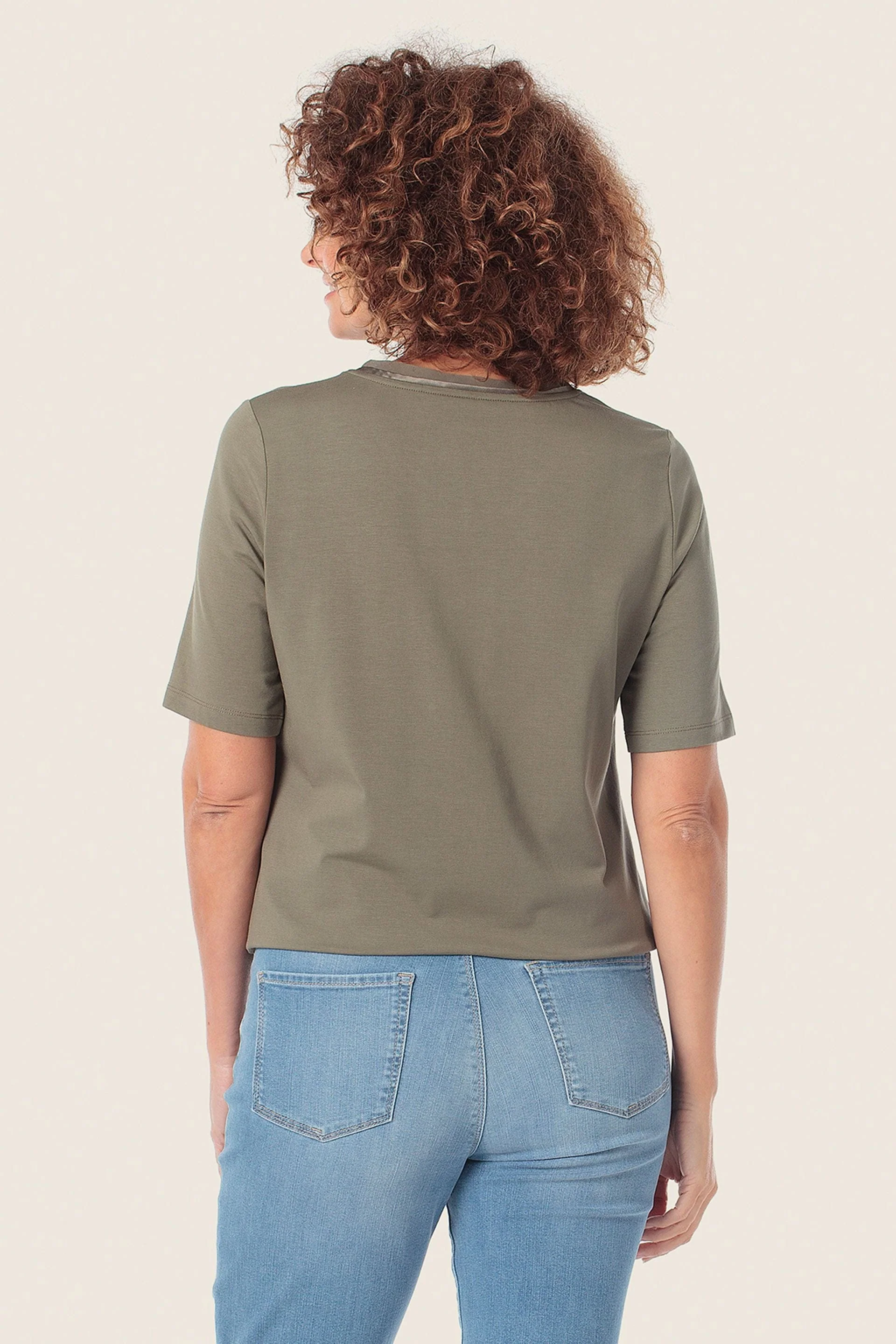 Weiches T-Shirt mit V-Ausschnitt