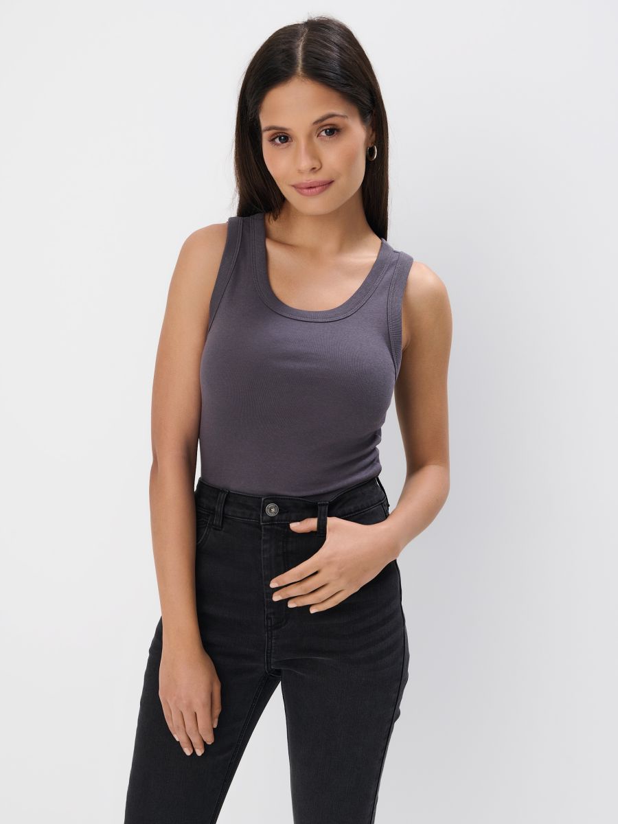 Szary dopasowany top