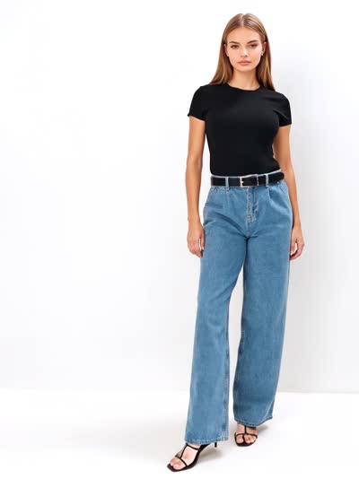 Czarna bluzka z odkrytymi plecami