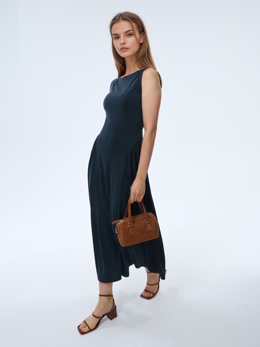 Sukienka midi na ramiączkach