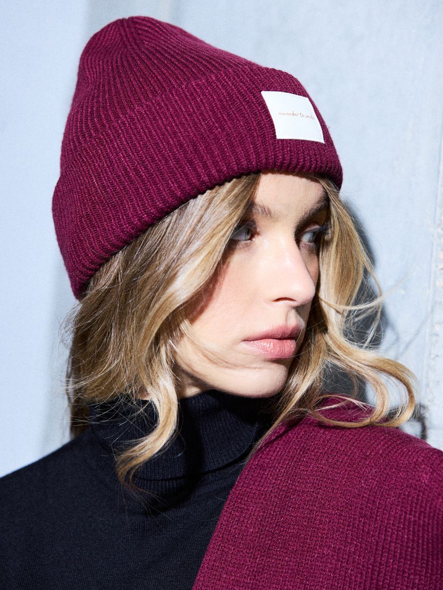 Czerwona czapka beanie