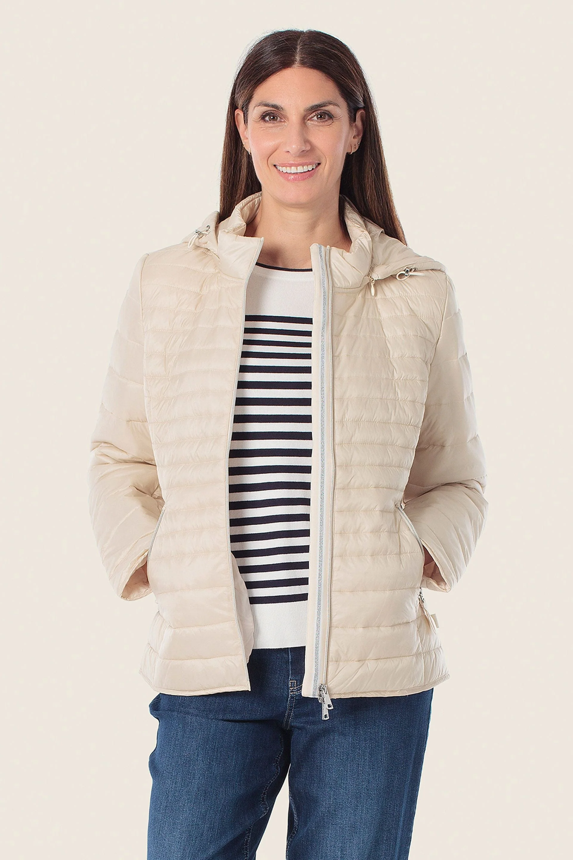 Steppjacke mit abnehmbarer Kapuze