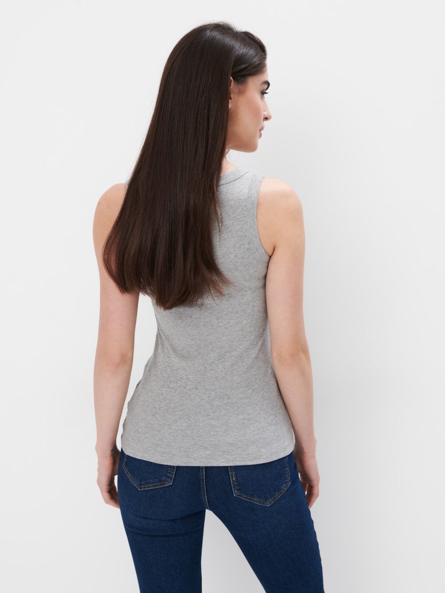 Biały dopasowany top