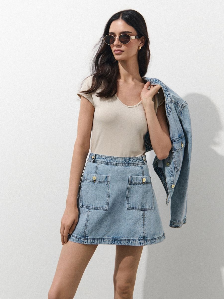 Beżowa bluzka z modalem