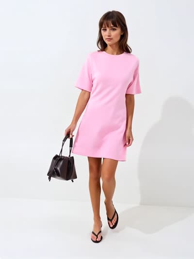 Trapezowa różowa sukienka mini